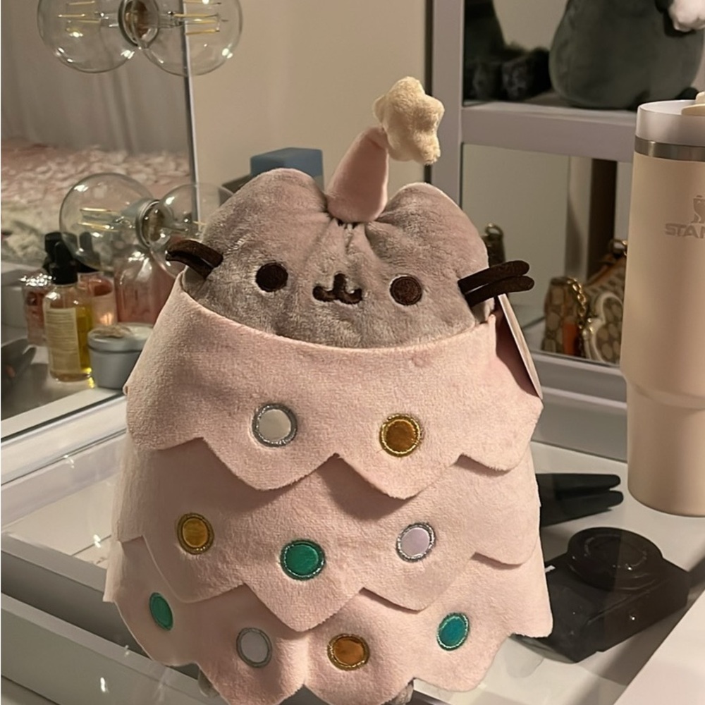 Christmas Tree Pusheen (2022) Exclusive Plush